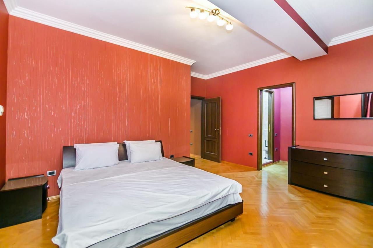 Vip Apartment Number One Баку Екстериор снимка