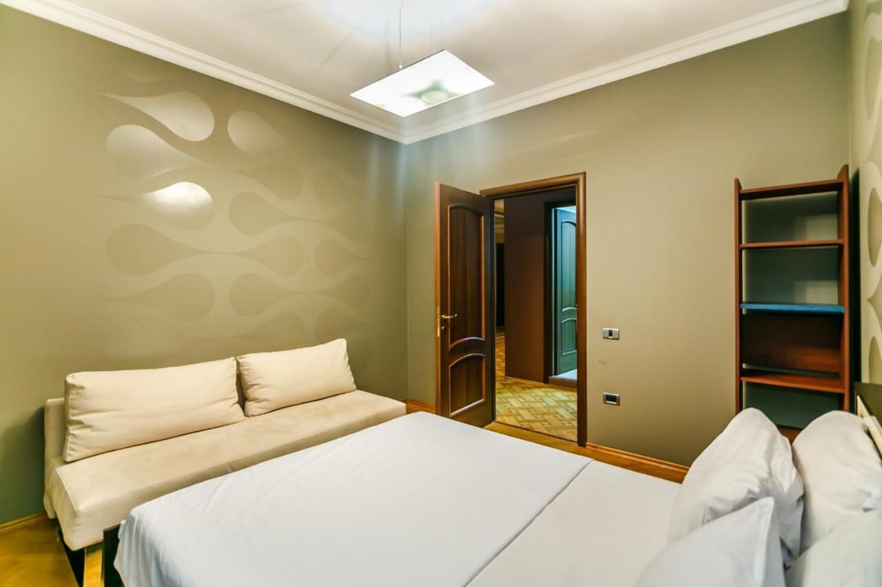 Vip Apartment Number One Баку Екстериор снимка