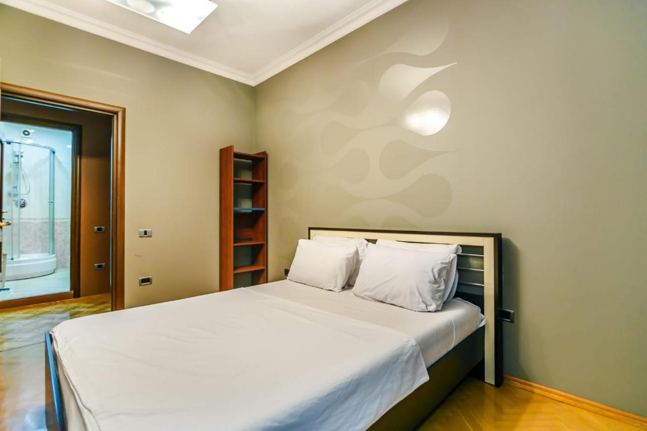 Vip Apartment Number One Баку Екстериор снимка