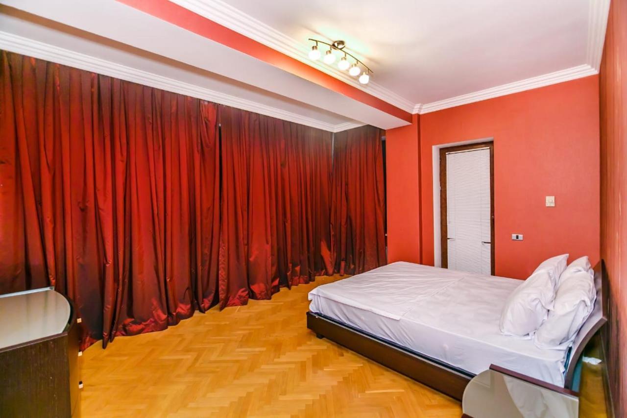 Vip Apartment Number One Баку Екстериор снимка