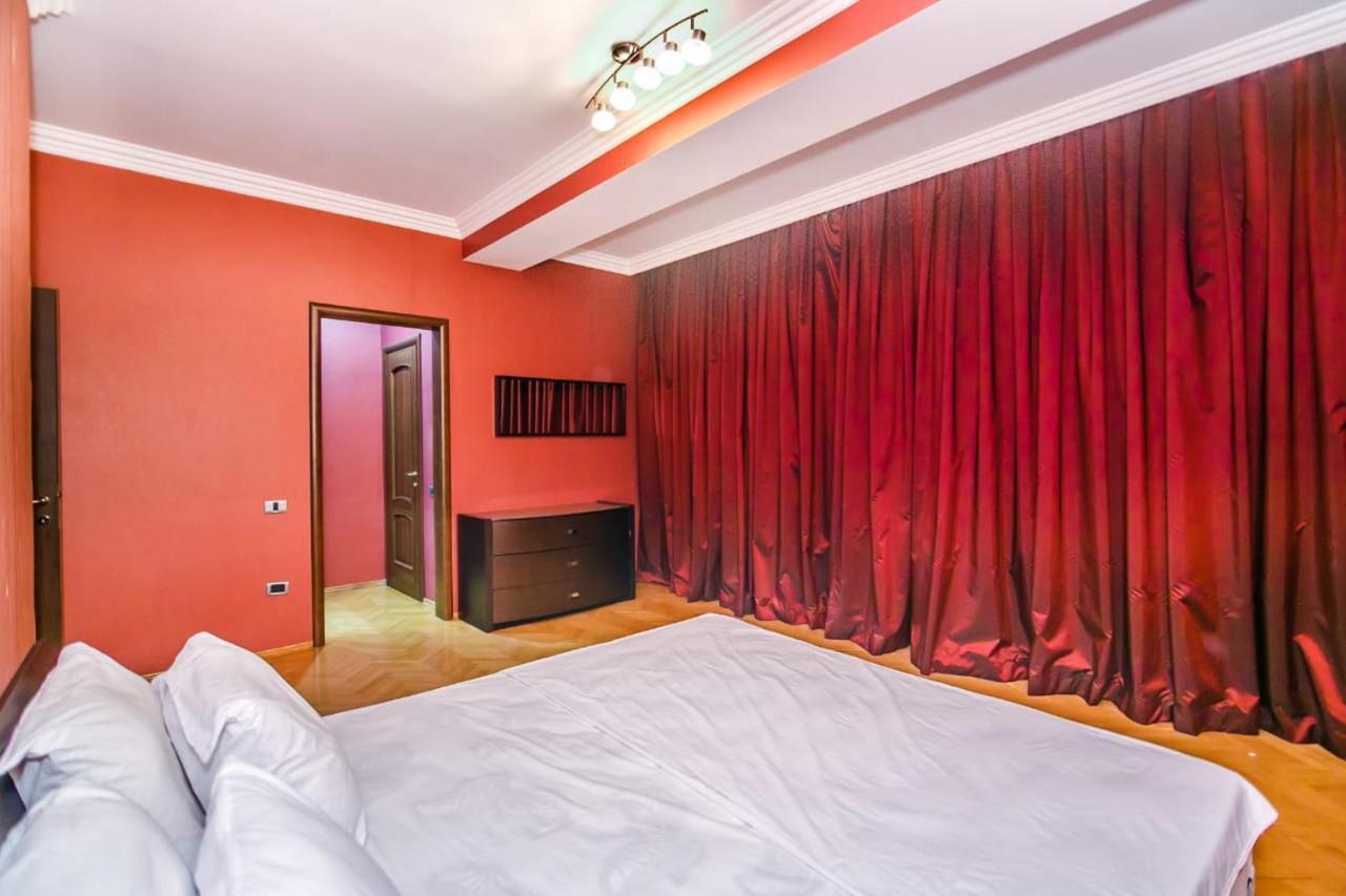 Vip Apartment Number One Баку Екстериор снимка