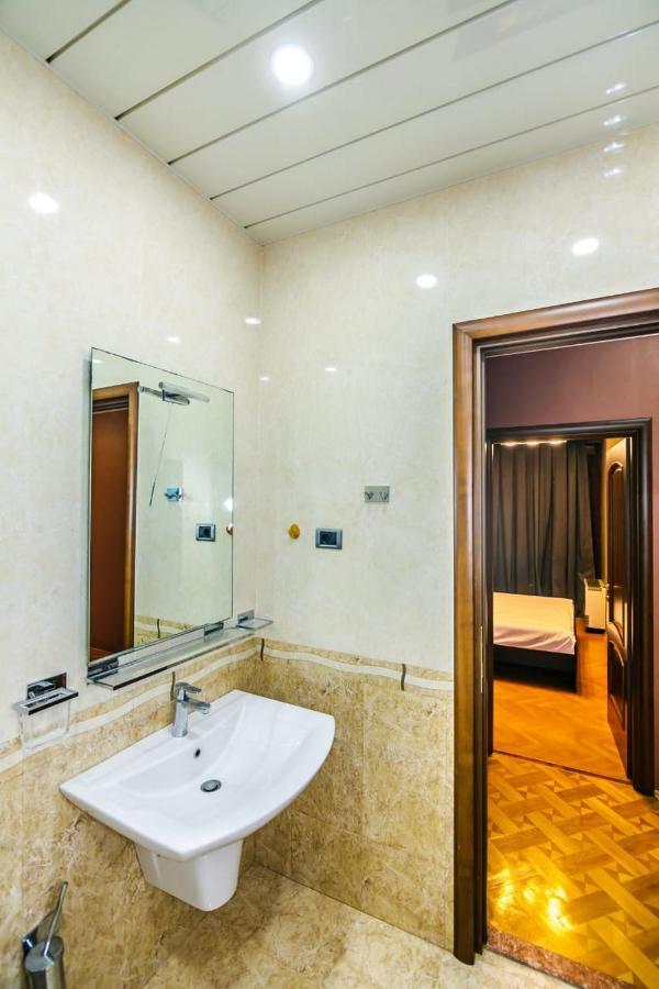 Vip Apartment Number One Баку Екстериор снимка