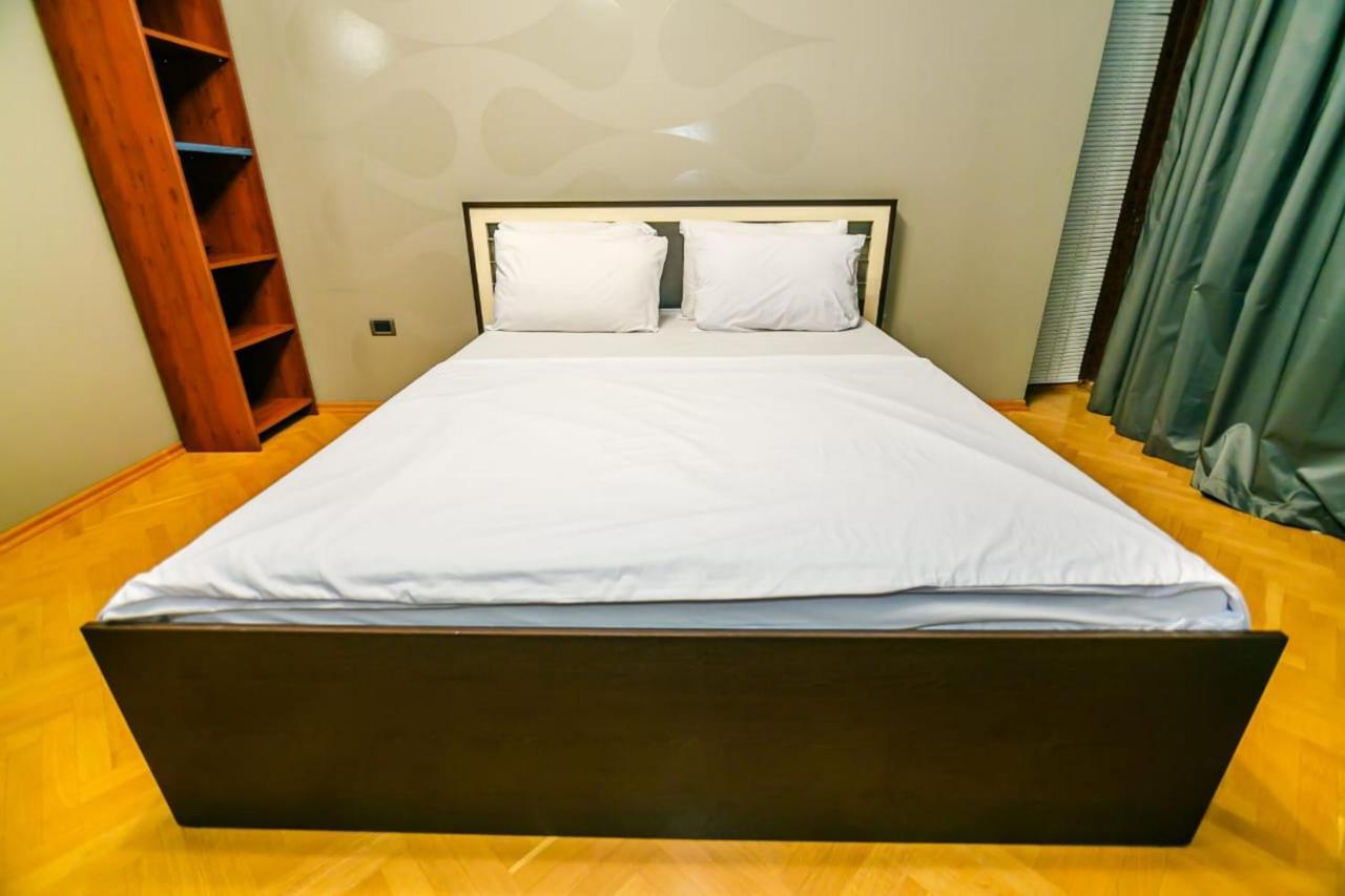Vip Apartment Number One Баку Екстериор снимка