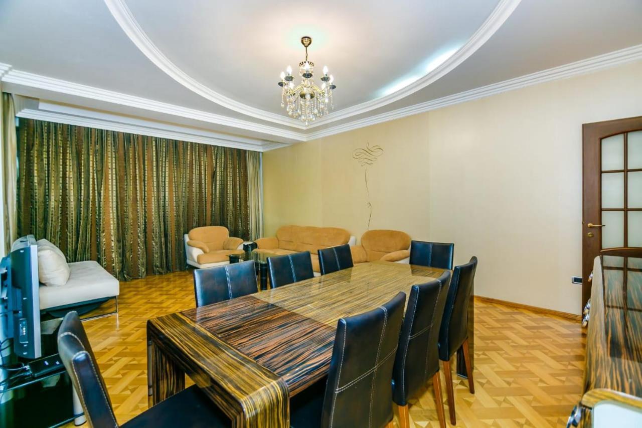 Vip Apartment Number One Баку Екстериор снимка