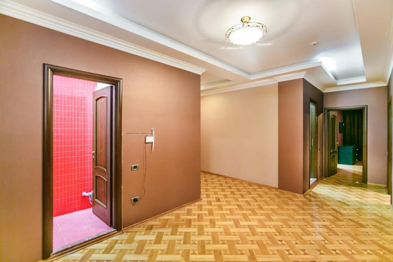 Vip Apartment Number One Баку Екстериор снимка