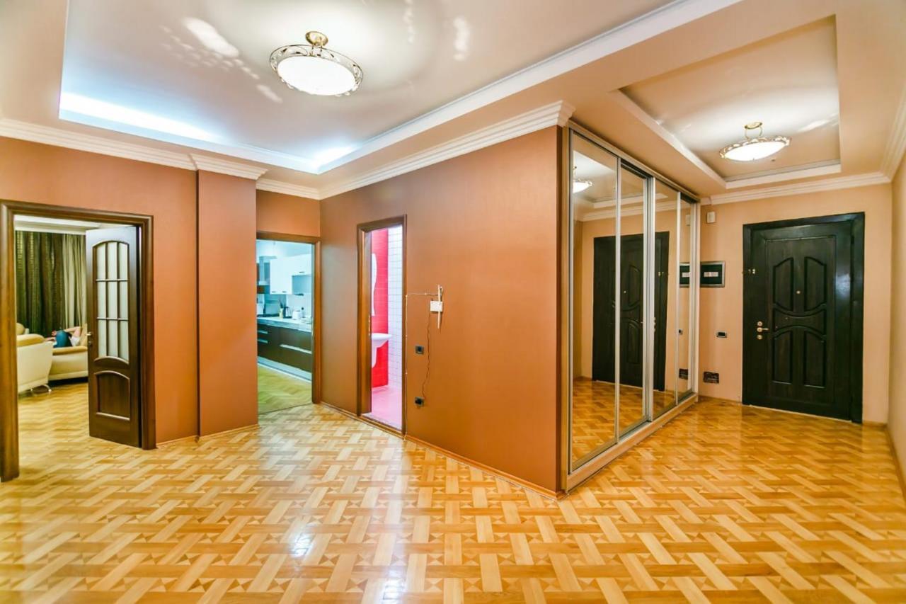Vip Apartment Number One Баку Екстериор снимка