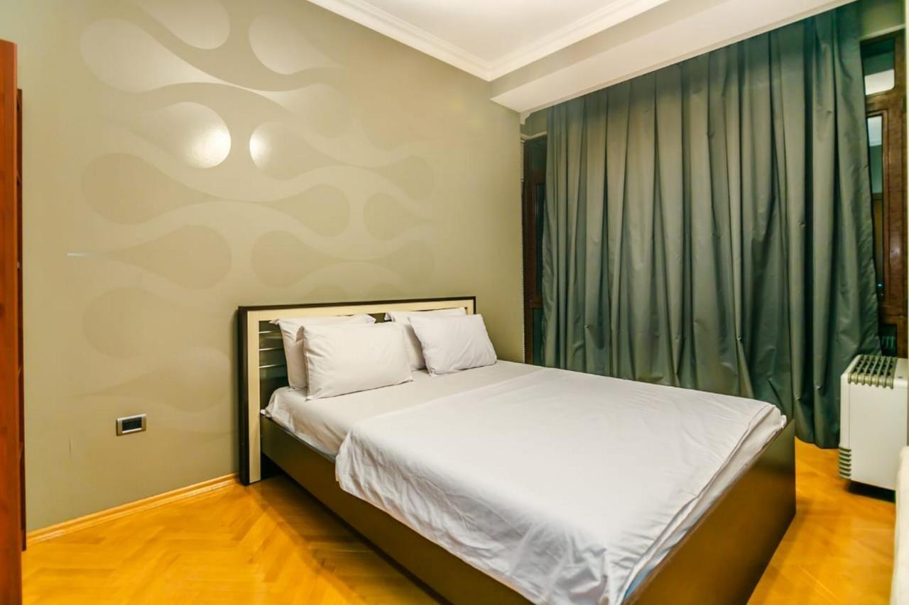Vip Apartment Number One Баку Екстериор снимка