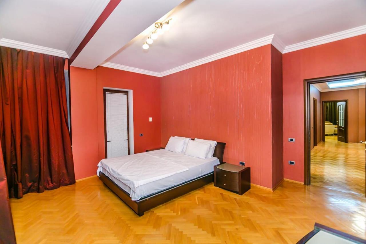 Vip Apartment Number One Баку Екстериор снимка