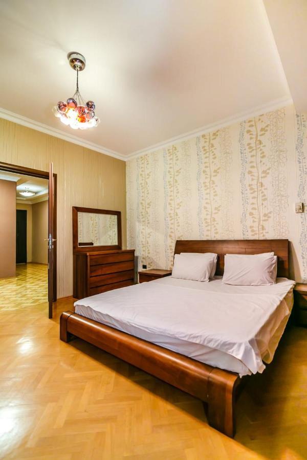 Vip Apartment Number One Баку Екстериор снимка
