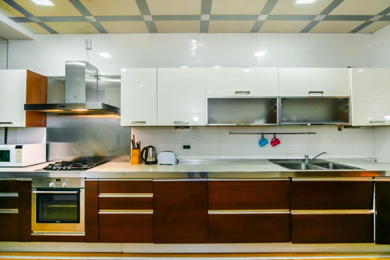 Vip Apartment Number One Баку Екстериор снимка